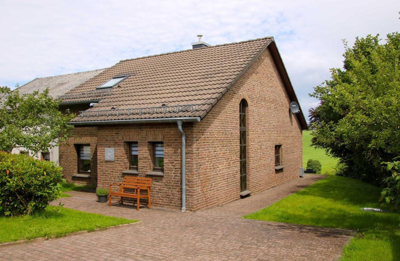 Ferienhaus Eifelnest Scheid  エクステリア 写真