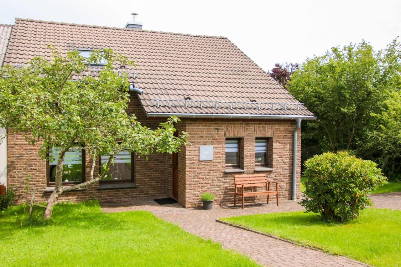 Ferienhaus Eifelnest Scheid  エクステリア 写真